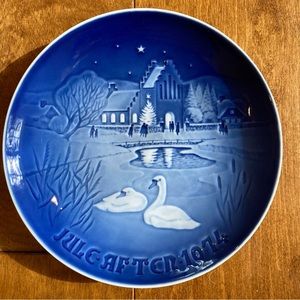 1974 Bing & Grondahl Christmas plate, Village Christmas